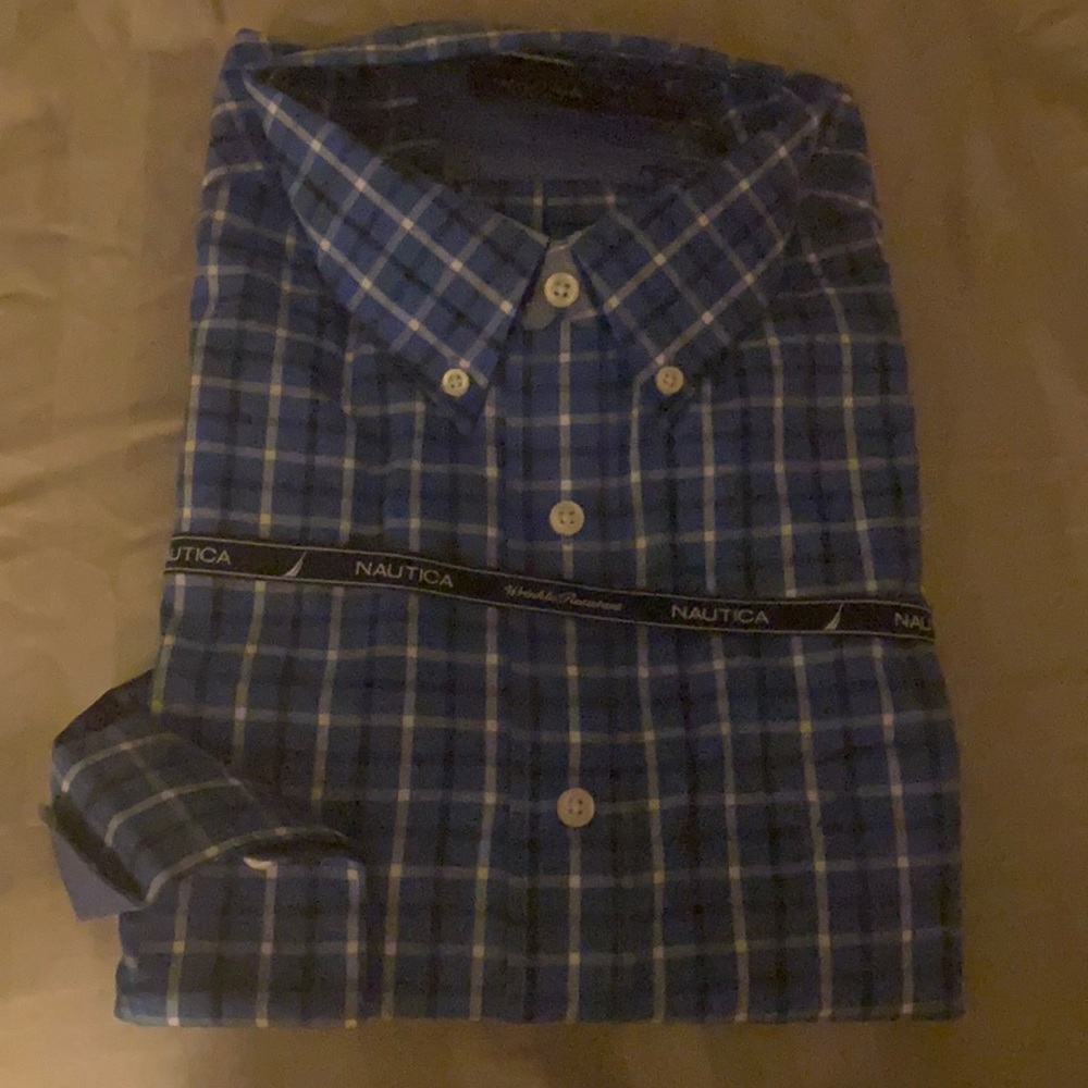 Men’s Nautica button up shirt